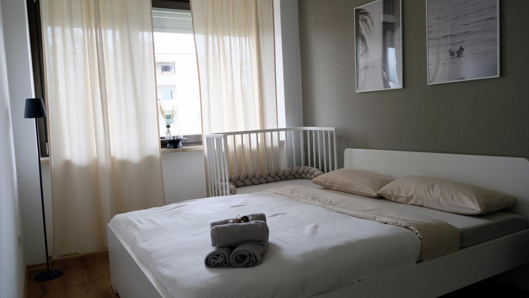 Casa Luxe - 120Qm - Zentral - Familienfreundlich - Parkplatz - 5Km Zum Legoland Apartman Günzburg Kültér fotó